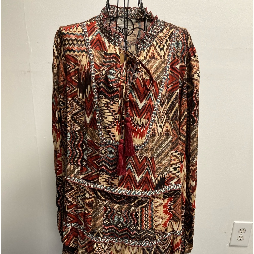 $15 LAST CALL BEFORE DONATING Tru Luxe Jeans print tiered top with smocked NWT
